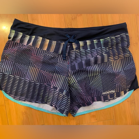 Patagonia Pants - PATAGONIA women’s shorts size medium